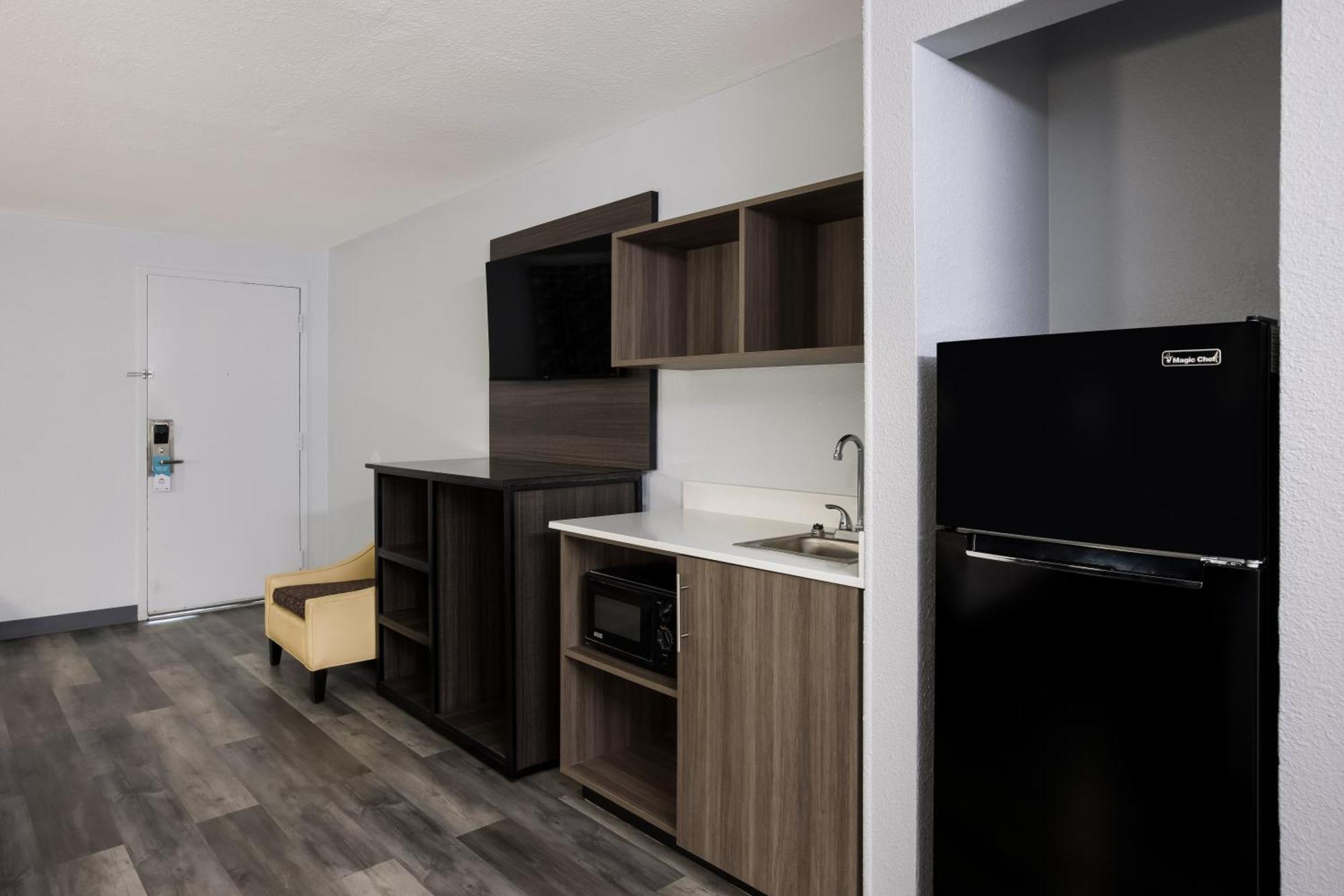 Hotel Suburban - Stewart Area